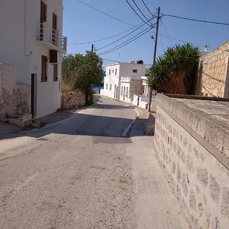 Psathi בית נופש Kímolos